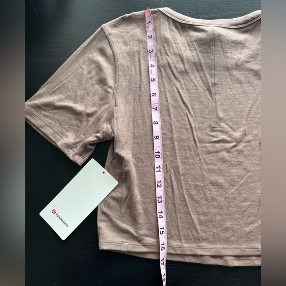 Lululemon NWT Women's Tan Crop Top Size 12 - Picture 7 of 7